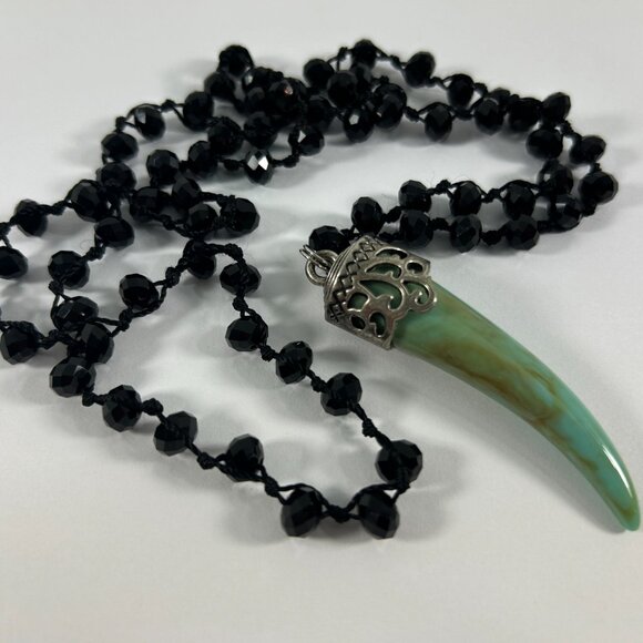 Black Beaded Necklace Faux Jade Wolf Tooth Horn Pendant Silver Tone 34" Long - Picture 3 of 8